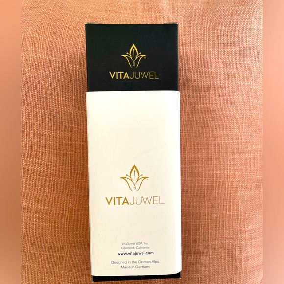 VITAJUWEL Rose Quartz glass water bottle- new in box. Never been used. - Picture 2 of 5